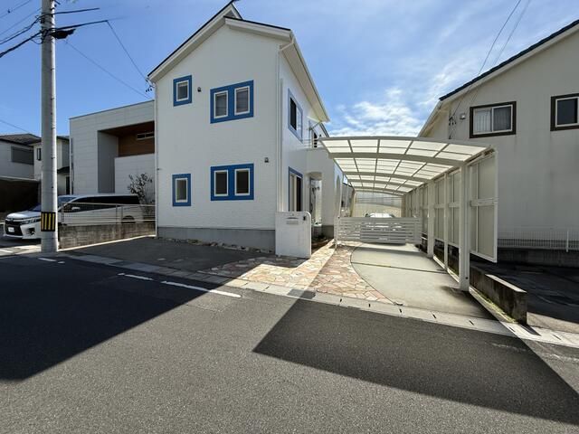 4LDK Family House in Tokoname with Solar Power & 3-Car Parking - Thumbnail 4