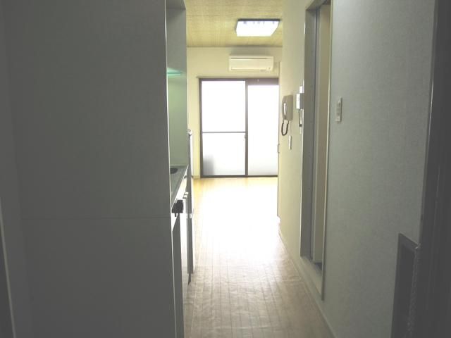Toyonaka Studio Apartment near Hankyu Station, No Deposit - Thumbnail 4