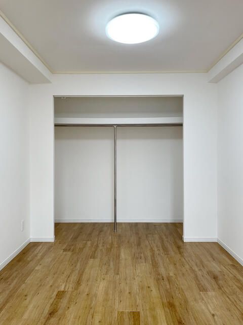 Renovated 1LDK Apartment for Sale in Koto, Tokyo - Thumbnail 2