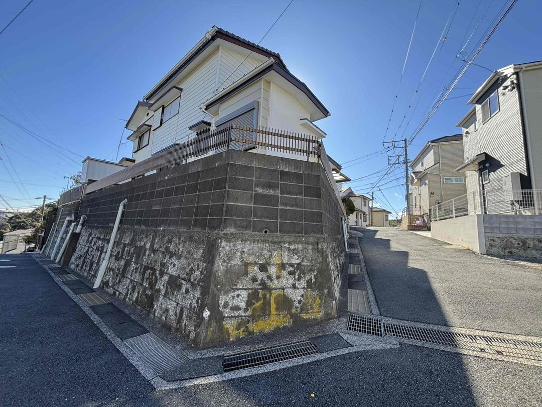 4LDK House for Sale in Yokosuka on Sunny Corner Lot - Thumbnail 4