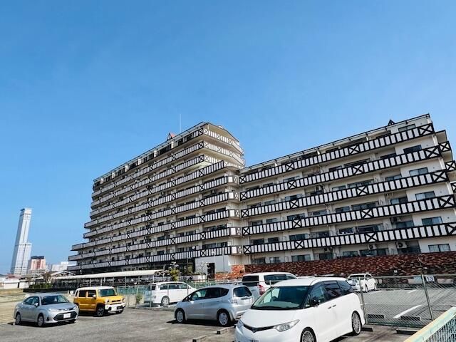 3LDK Apartment for Sale in Izumisano, Osaka - Secure Auto-Lock Building - Thumbnail 2