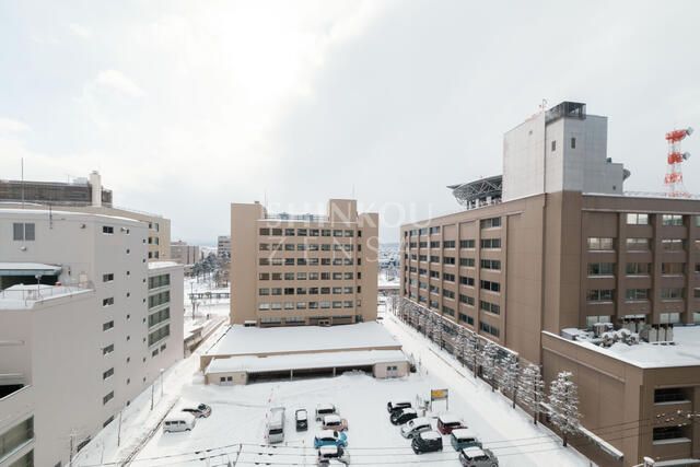 2LDK Condo in Aomori City with South View & Modern Kitchen - Thumbnail 2