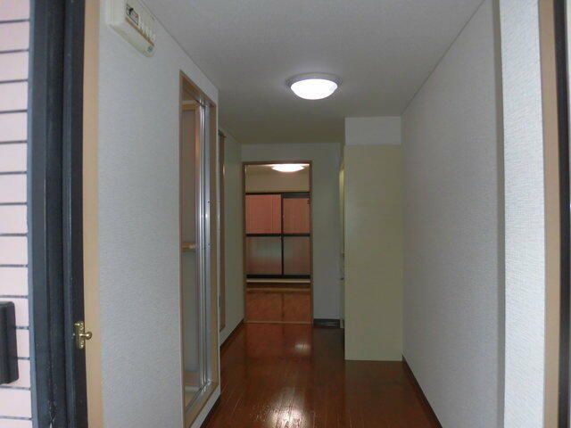 1K Apartment for Rent in Neyagawa City, Osaka - 36,000 JPY - Thumbnail 3