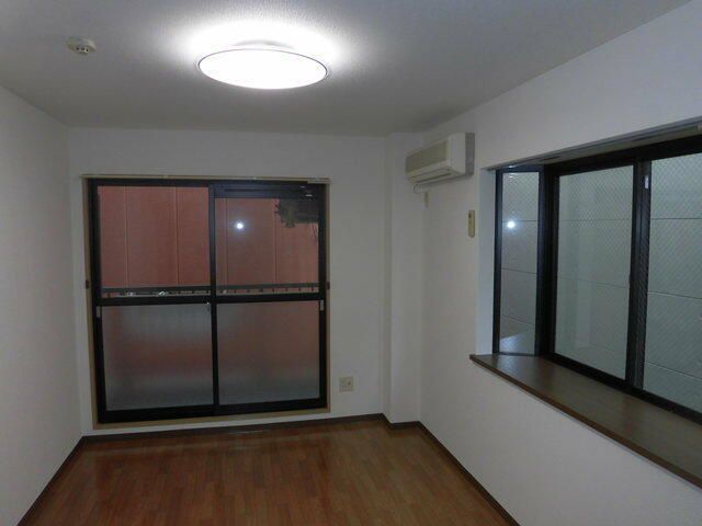 1K Apartment for Rent in Neyagawa City, Osaka - 36,000 JPY - Thumbnail 2