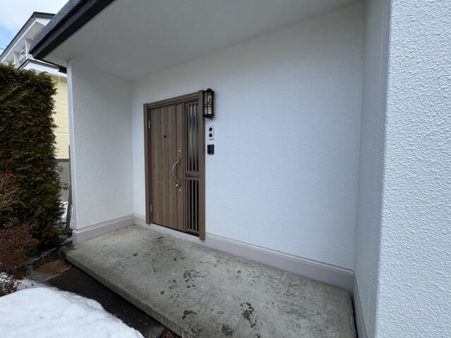 Renovated 3SLDK House in Sapporo with Parking and Corner Lot - Thumbnail 4
