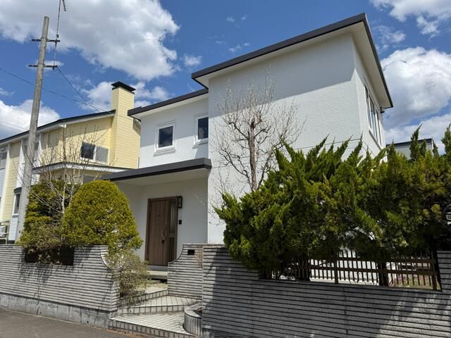 Renovated 3SLDK House in Sapporo with Parking and Corner Lot - Thumbnail 2