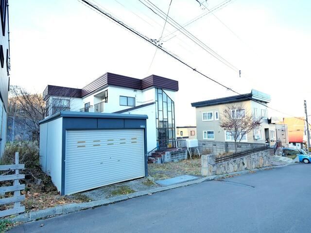 5LDK Family Home in Sapporo's Teine Ward with 315 sqm Land - Thumbnail 2