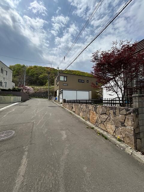 5LDK Family Home in Sapporo's Teine Ward with 315 sqm Land - Thumbnail 3