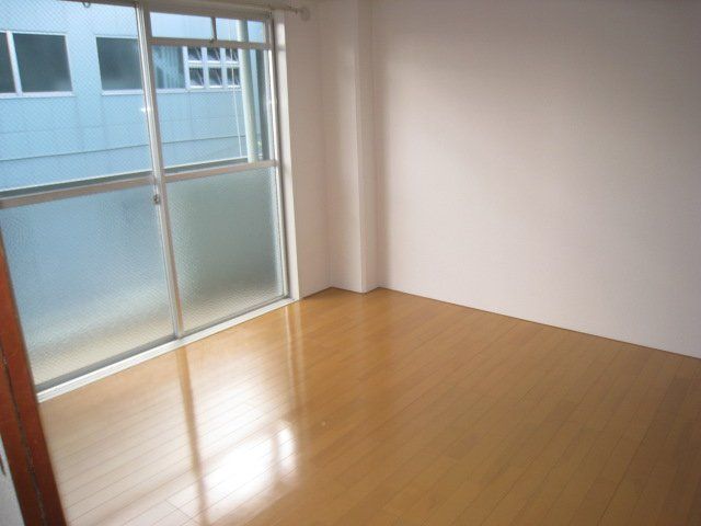 2K Pet-Friendly Apartment for Rent in Daito City, Osaka - Thumbnail 3