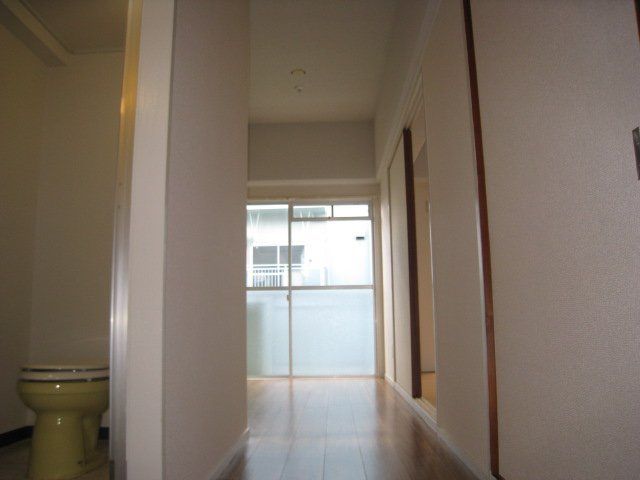 2K Pet-Friendly Apartment for Rent in Daito City, Osaka - Thumbnail 4