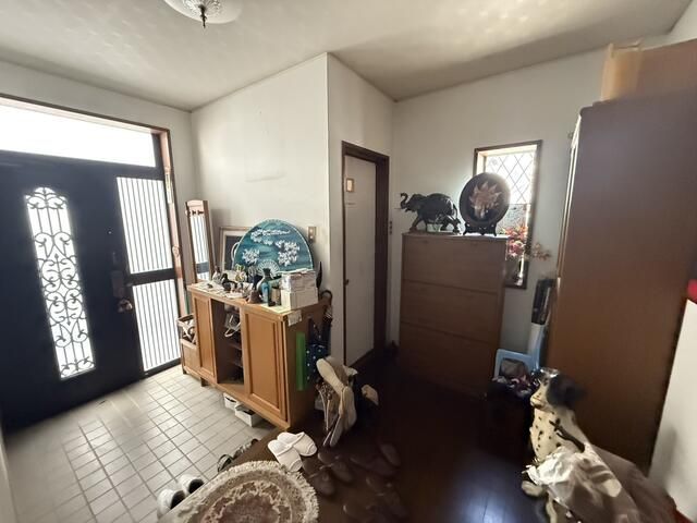 6LDK House for Sale in Toyonaka with 5 Car Parking - Thumbnail 3