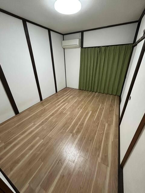 Spacious 6DK Detached House for Sale in Osaka Nishinari Ward - Thumbnail 4