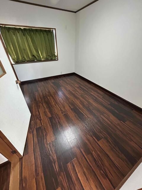 Spacious 6DK Detached House for Sale in Osaka Nishinari Ward - Thumbnail 3