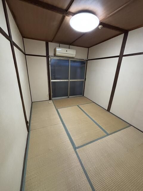 2K Apartment for Rent in Hirano Ward, Osaka - 30,000 Yen - Thumbnail 4