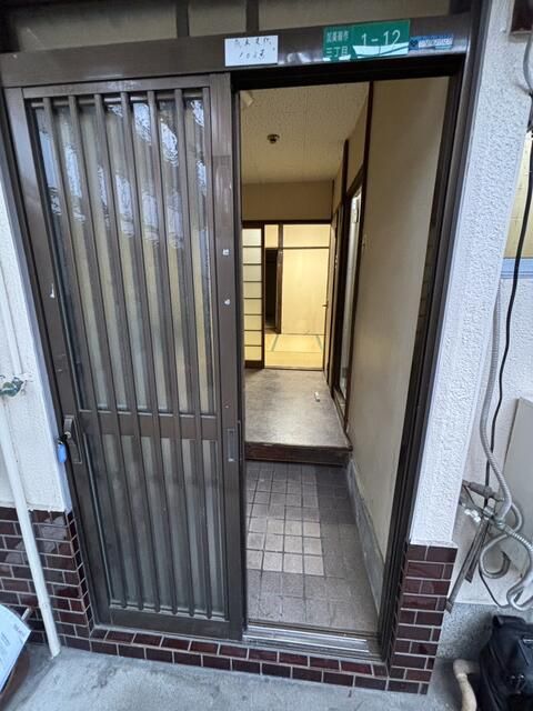 2K Apartment for Rent in Hirano Ward, Osaka - 30,000 Yen - Thumbnail 2