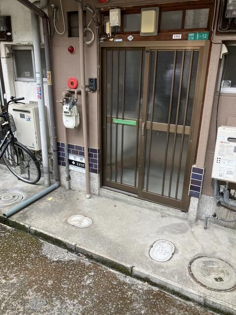 2K Apartment for Rent in Hirano Ward, Osaka - 30,000 Yen - Thumbnail 3