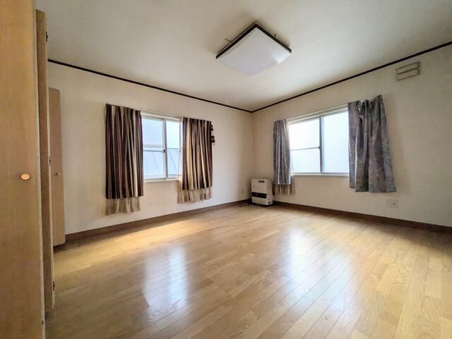 Renovated 4LDK Shop & House for Sale in Otaru, Hokkaido - Thumbnail 3