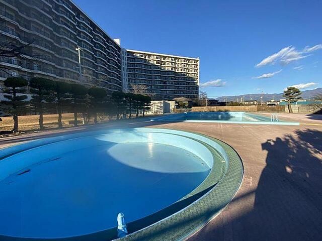 Onsen Condo with Pool & Gym in Yamanashi | 480万円 - Thumbnail 2