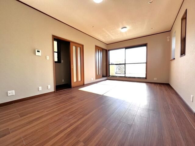 4SLDK Detached House for Sale in Takatsuki, Osaka | Renovated 2025 - Thumbnail 3