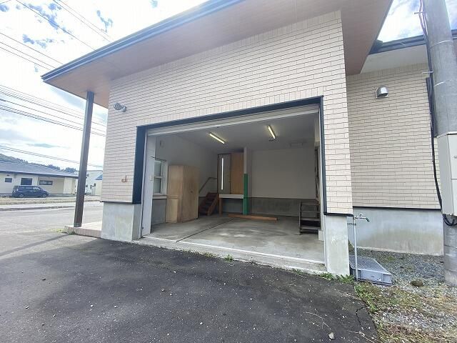 4LDK Single-Story Home on 386 Tsubo Land in Hakodate - Thumbnail 3