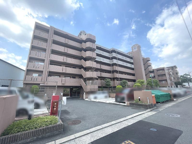 Renovated 3LDK Apartment Near Keihan Hirakatashi Station - Image 1