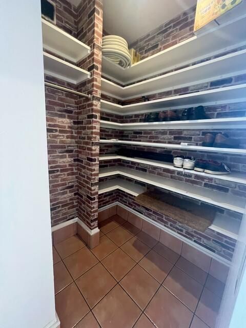 Stylish 3SLDK House with Double-Height Ceiling in Kishiwada, Osaka - Thumbnail 4