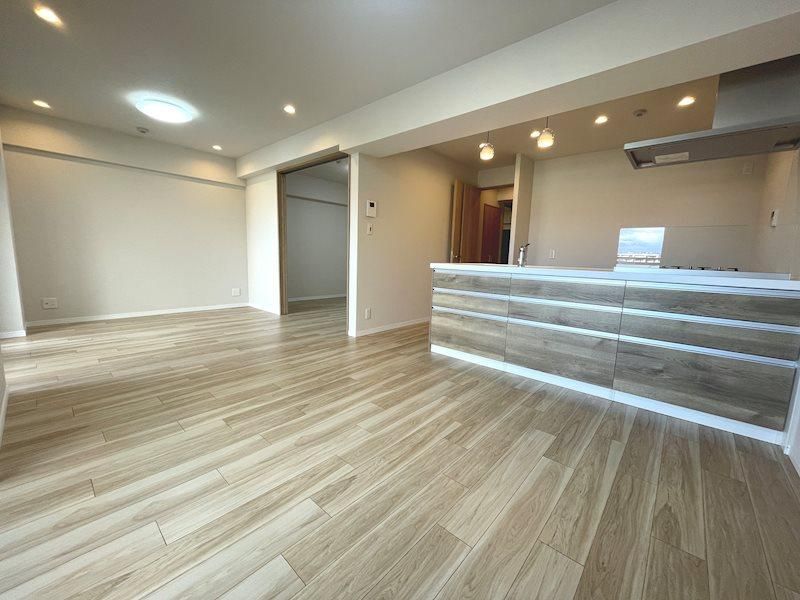 Renovated 2LDK Apartment in Hirakata City with Park View - Thumbnail 4