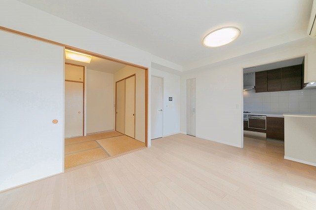 3LDK Apartment for Sale in Miyakojima, Osaka - 66.31 sqm - Thumbnail 2
