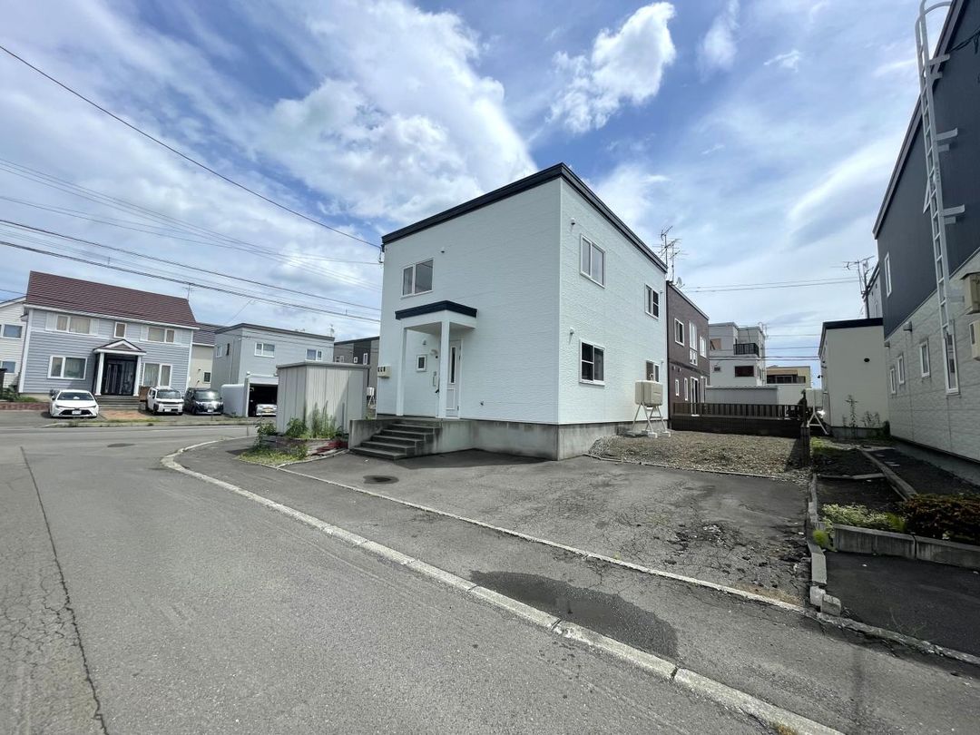 Renovated 4LDK Detached House in Sapporo Higashi Ward - Thumbnail 2