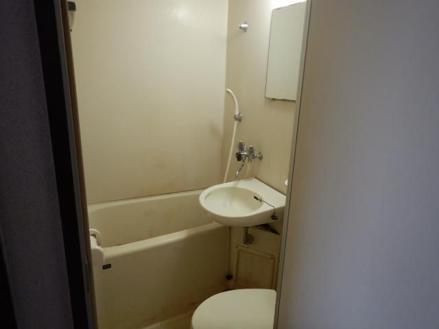 One-Room Apartment for Rent near Nagasaki University Station - Thumbnail 4