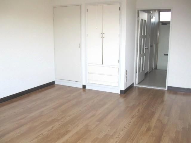 Riverfront 1K Apartment for Rent in Saku, Nagano - Thumbnail 3