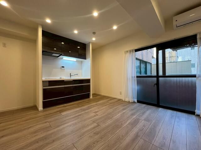 Renovated 1LDK Apartment for Sale in Bunkyo, Tokyo - Thumbnail 2