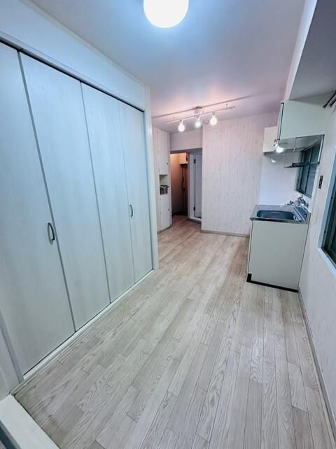 Renovated 1K Apartment for Sale in Suginami, Tokyo - Thumbnail 3