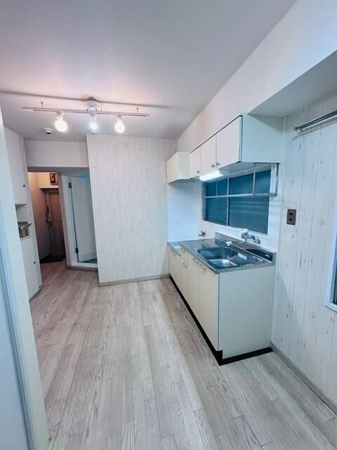 Renovated 1K Apartment for Sale in Suginami, Tokyo - Thumbnail 2