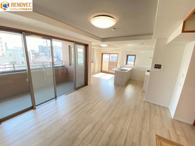Renovated 4LDK Apartment for Sale near Otori Station, Sakai - Thumbnail 3