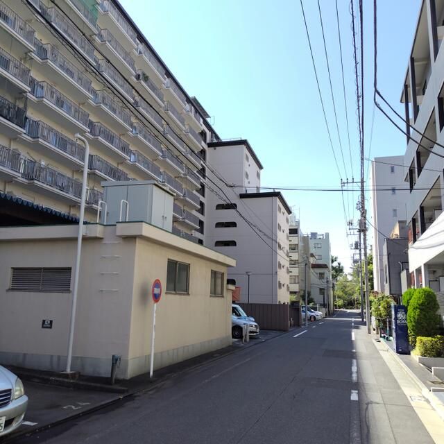 1DK Apartment for Sale in Shinagawa, Tokyo - Minami-Oi - Thumbnail 2