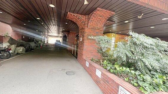 Renovated 1DK Apartment for Sale in Shinjuku, Tokyo - Thumbnail 2