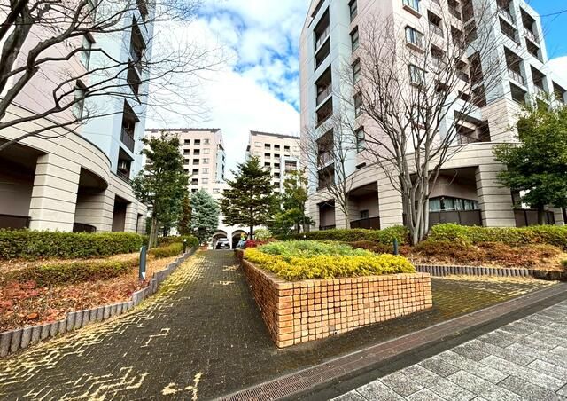 2LDK Apartment in Hachioji with 84sqm, South View, 1995 Build - Thumbnail 2