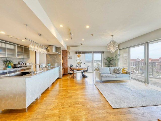 3LDK Apartment for Sale in Urayasu, Chiba - 130.93 sqm - Thumbnail 2