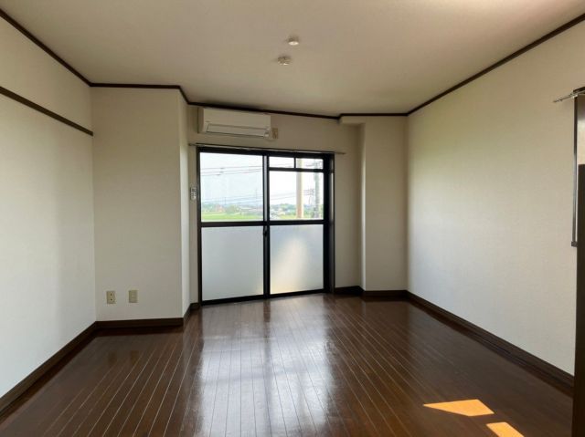One-Room Apartment for Rent in Kanzaki City, Saga - Thumbnail 2