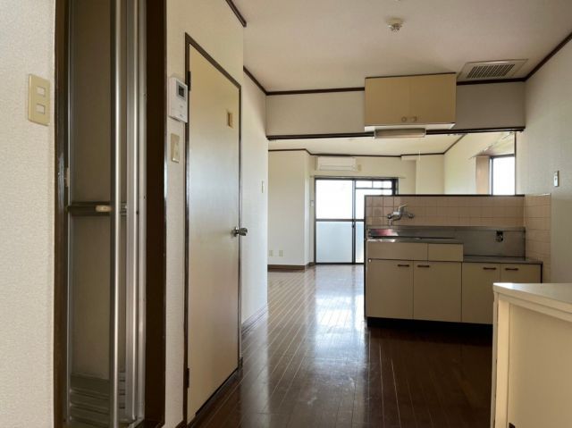 One-Room Apartment for Rent in Kanzaki City, Saga - Thumbnail 3