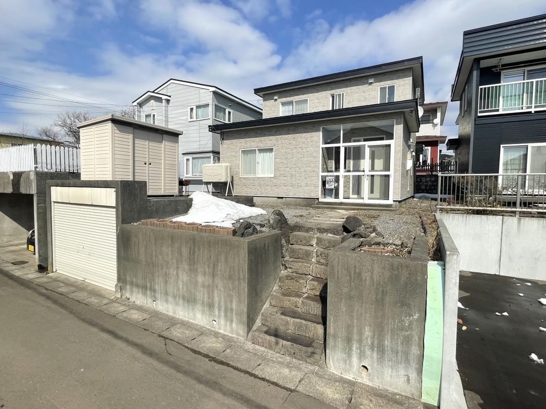 5LDK Detached House for Sale in Muroran, Hokkaido - Thumbnail 2
