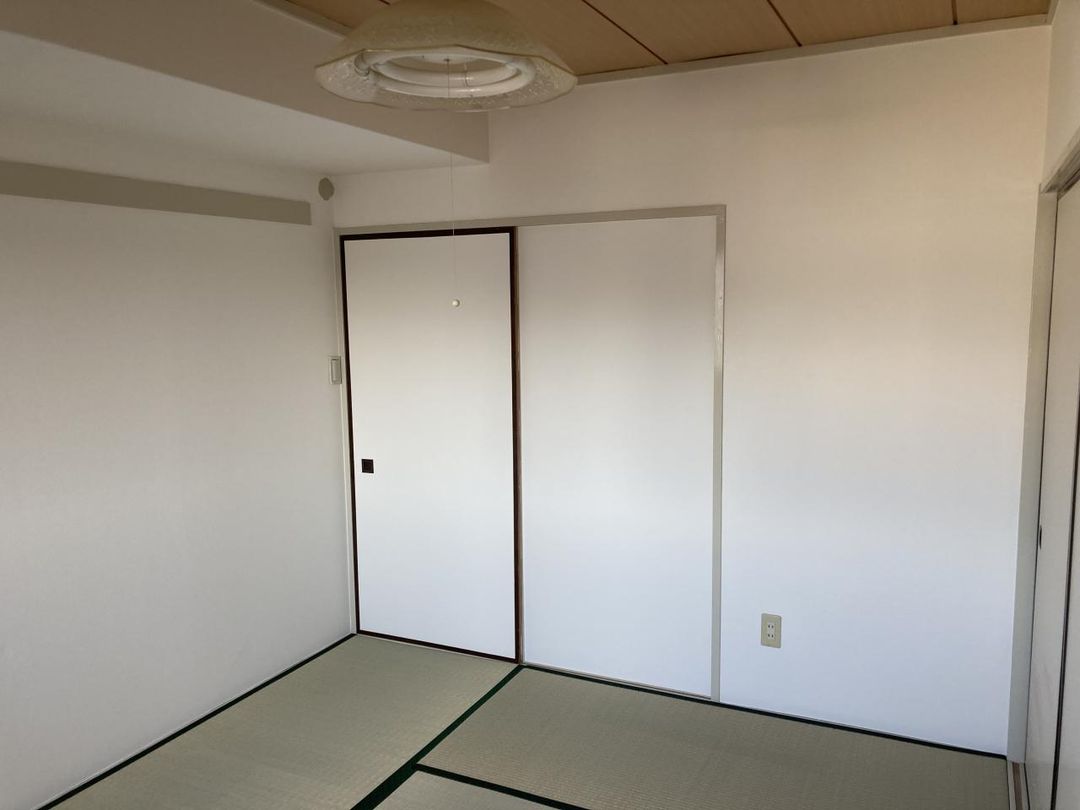 Renovated 2DK Apartment with River Views in Sumida, Tokyo - Thumbnail 4