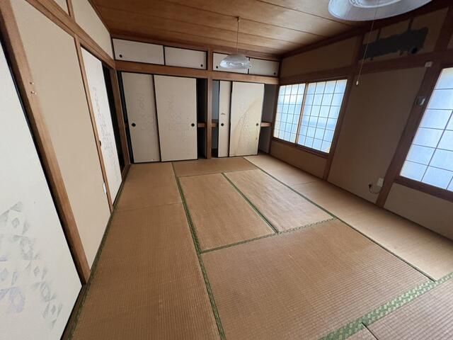 1977 5DK Wooden House for Sale in Tokushima City - Thumbnail 2