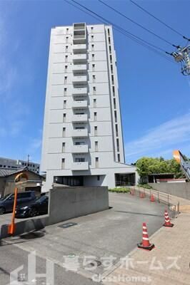 4LDK Corner Apartment for Sale in Kochi City with Balcony Views - Thumbnail 2