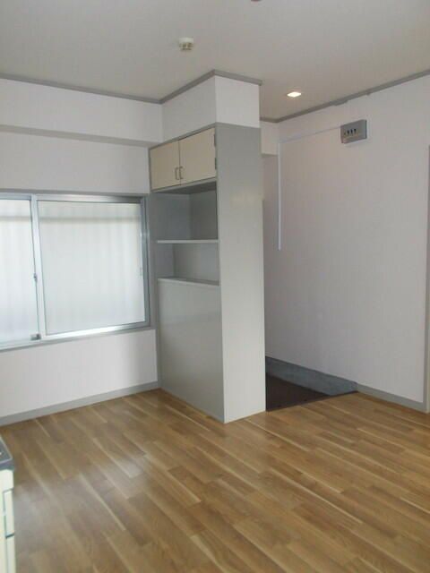 2DK Apartment for Rent in Neyagawa, Osaka - 41.8 sqm - Thumbnail 4