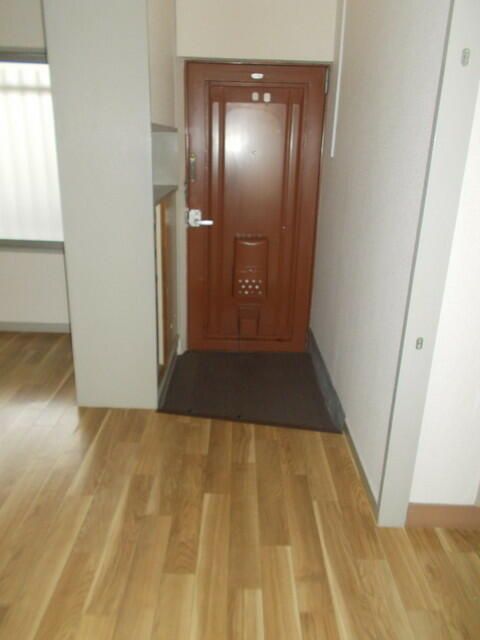 2DK Apartment for Rent in Neyagawa, Osaka - 41.8 sqm - Thumbnail 3