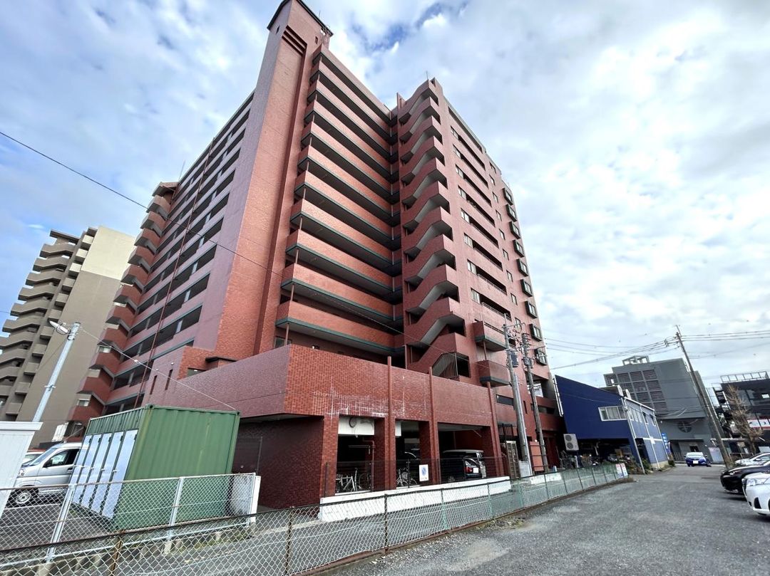 3LDK Apartment for Sale in Saga City, Pet-Friendly with South Sunlight - Thumbnail 2