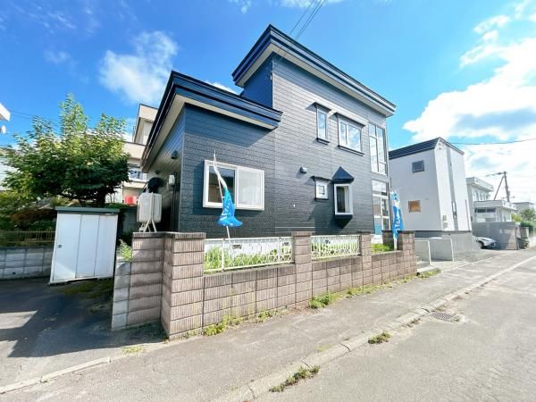 Renovated 4LDK House in Sapporo with 2 Parking Spaces - Thumbnail 2