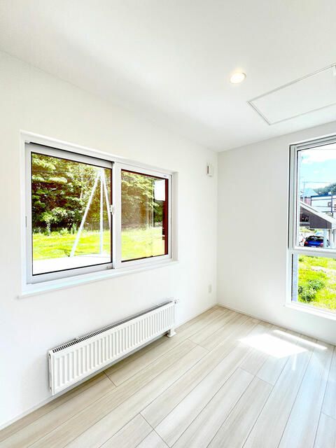 New 2024 4LDK House with Inner Garage in Sapporo's Minami Ward - Thumbnail 3